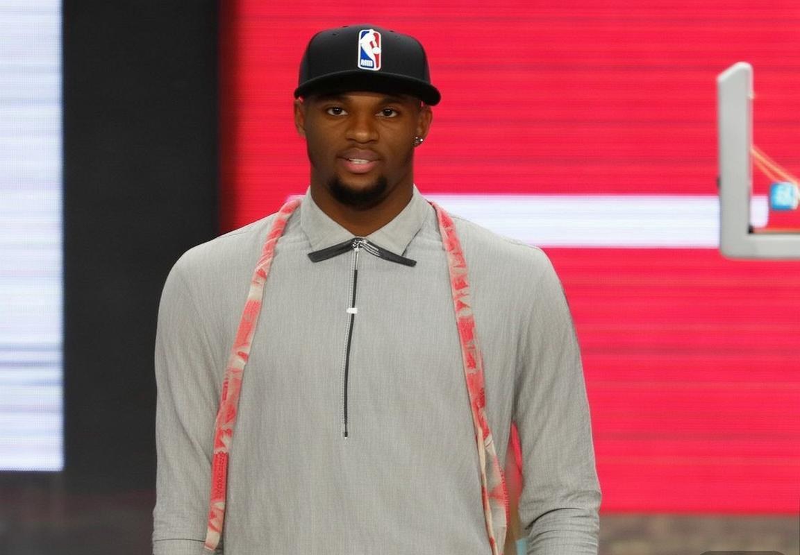 休斯顿火箭队选秀策略解析：跳过卡姆·惠特摩尔的先见之明与次轮秀的球队重建蓝图