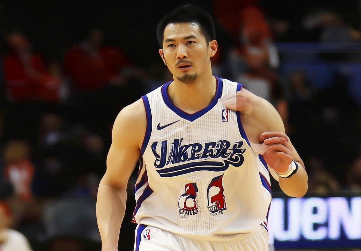 休斯顿火箭队选秀策略解析：跳过卡姆·惠特摩尔的先见之明与次轮秀的球队重建蓝图